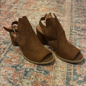 Universal Thread Brown Women's Peep-Toe Heeled Sandals